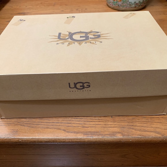 UGG Boots Size 7 - NWB - Picture 8 of 8